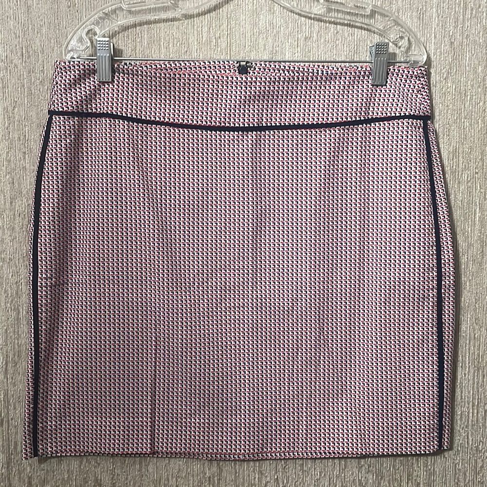 Patterned mutlicolored skirt accented with dark blue piping